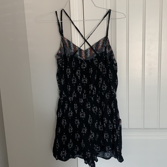 Never worn romper - Picture 4 of 4